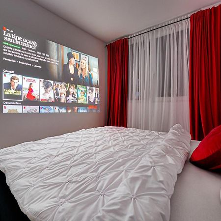 Ari Cinema Apartament With 2M Videoproiector Apartment Arad Ngoại thất bức ảnh