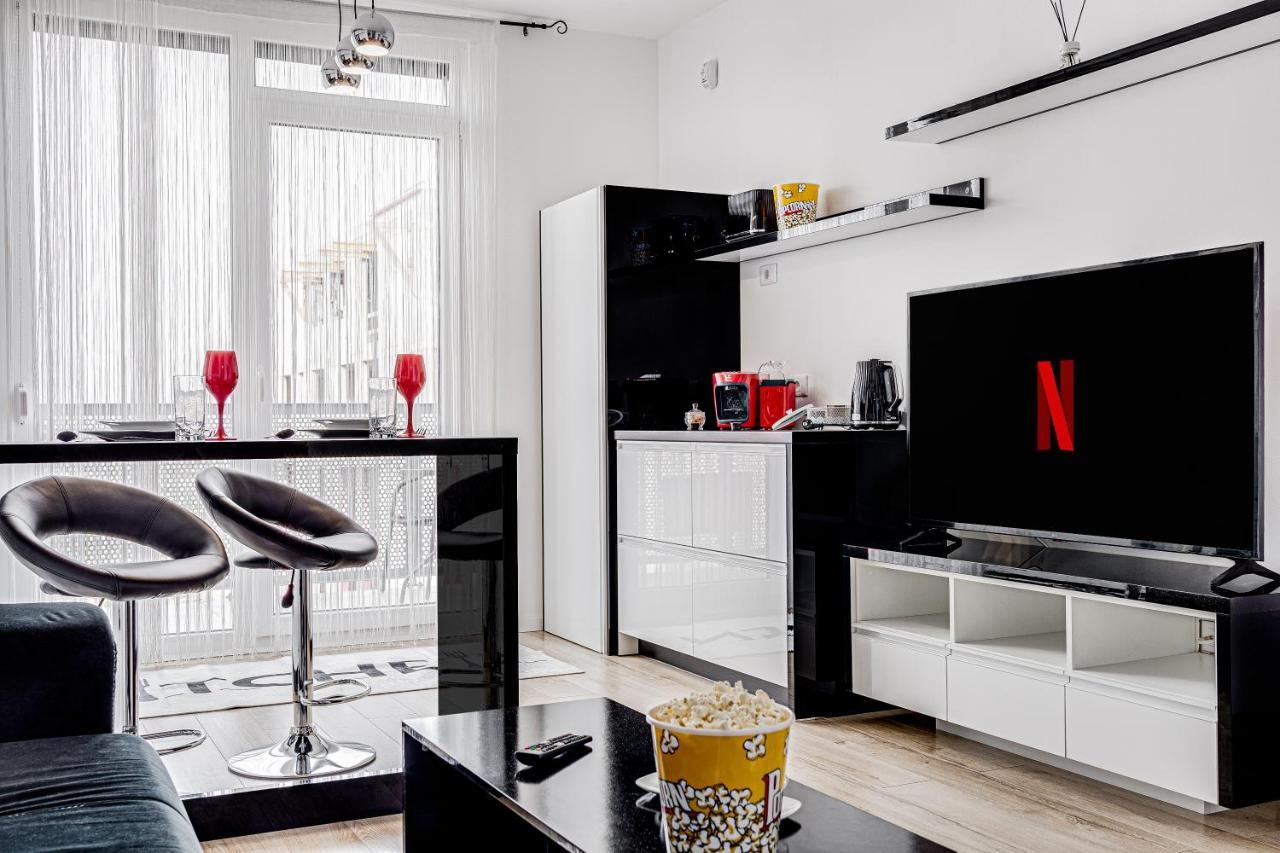 Ari Cinema Apartament With 2M Videoproiector Apartment Arad Ngoại thất bức ảnh